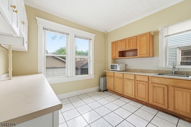 Building Photo - 51 Edgar St