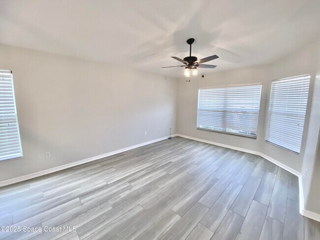 Building Photo - 1760 Sun Gazer Dr