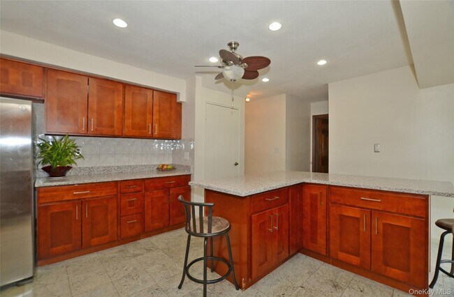 Building Photo - 327 Town Line Rd