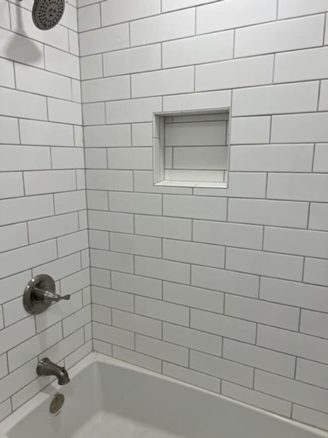 Building Photo - 4 BEDROOM HOME IN SKYWAY!!