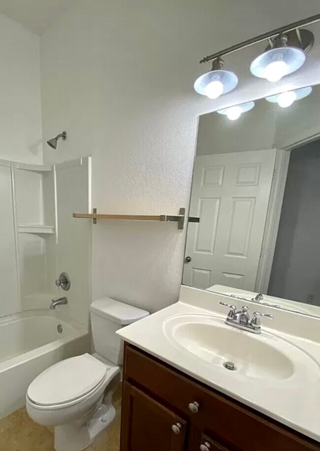 Building Photo - 8899 NW 107th Ct
