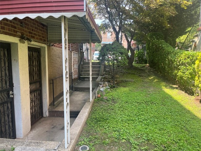 Building Photo - 828 Waring Ave