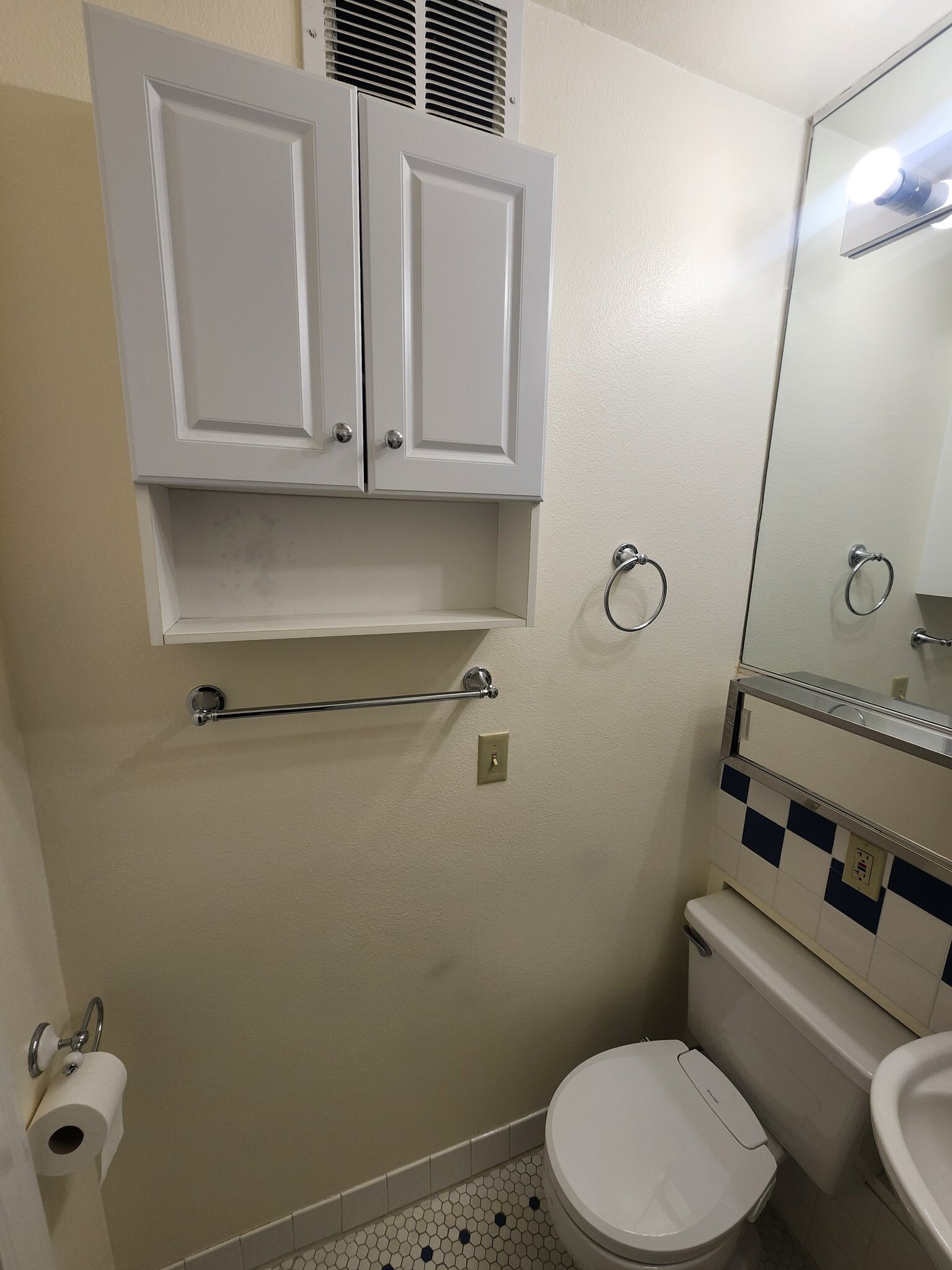 Building Photo - 2317 10th Ave E