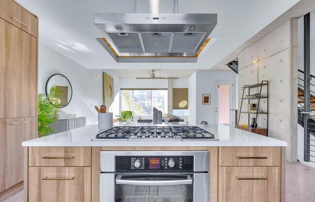 Building Photo - 2301 S 5th St