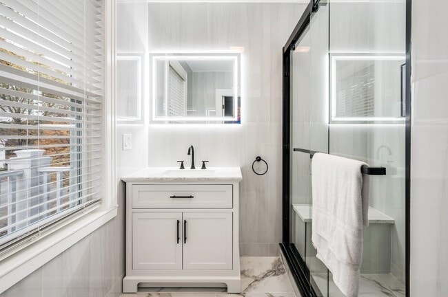 Building Photo - 815 Central Ave