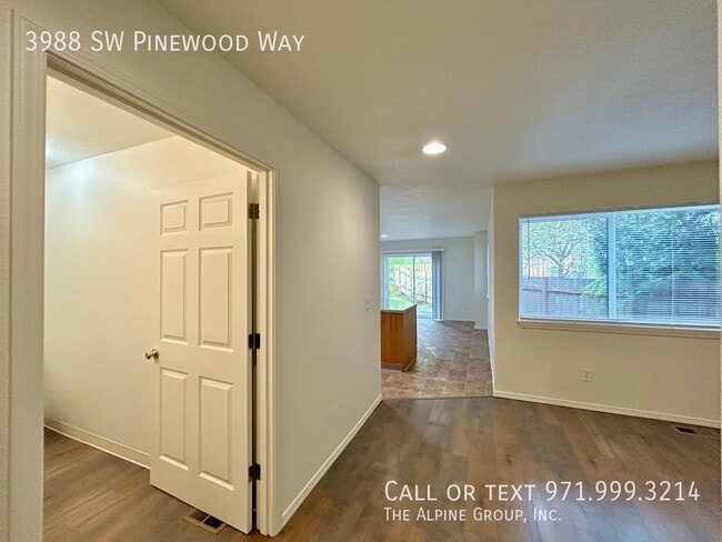 Building Photo - 3988 SW Pinewood Way