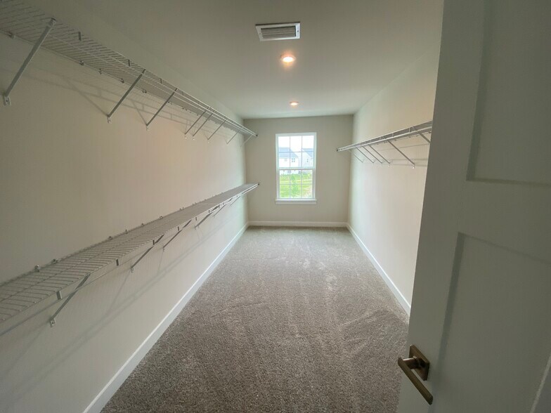 Walkin Closet - 210 Felix Dr