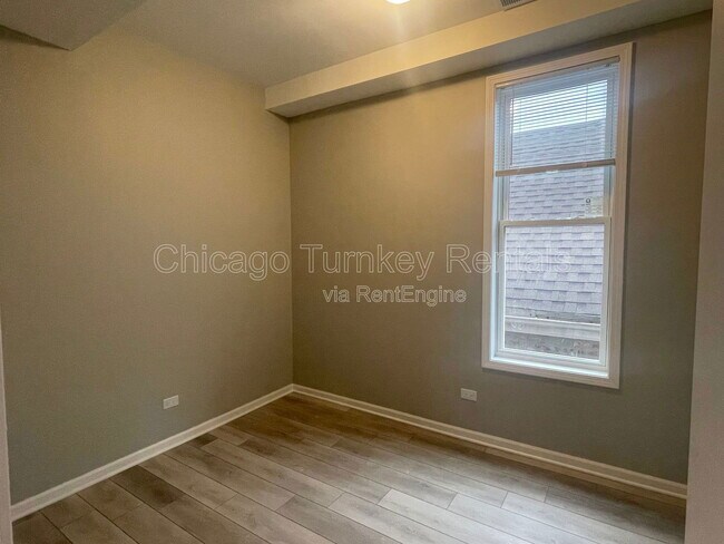 Building Photo - 2336 S Troy St