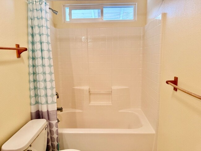 Building Photo - Charming and Furnished 2-Bedroom Rental Ho...