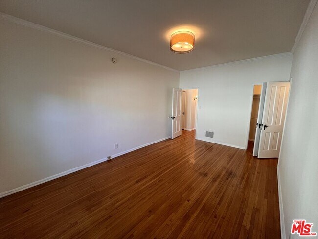 Building Photo - 1248 S La Jolla Ave
