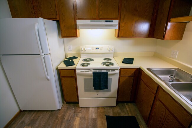 Building Photo - CR Flats