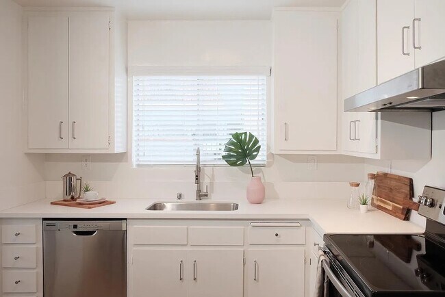 Building Photo - The Town House