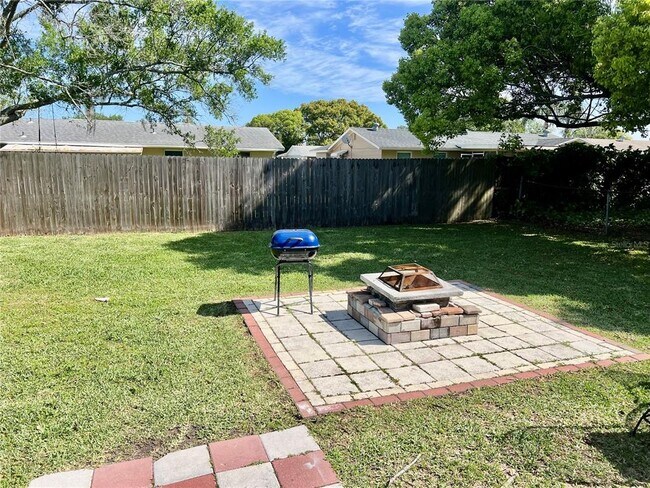 Building Photo - 3405 Wilson Dr