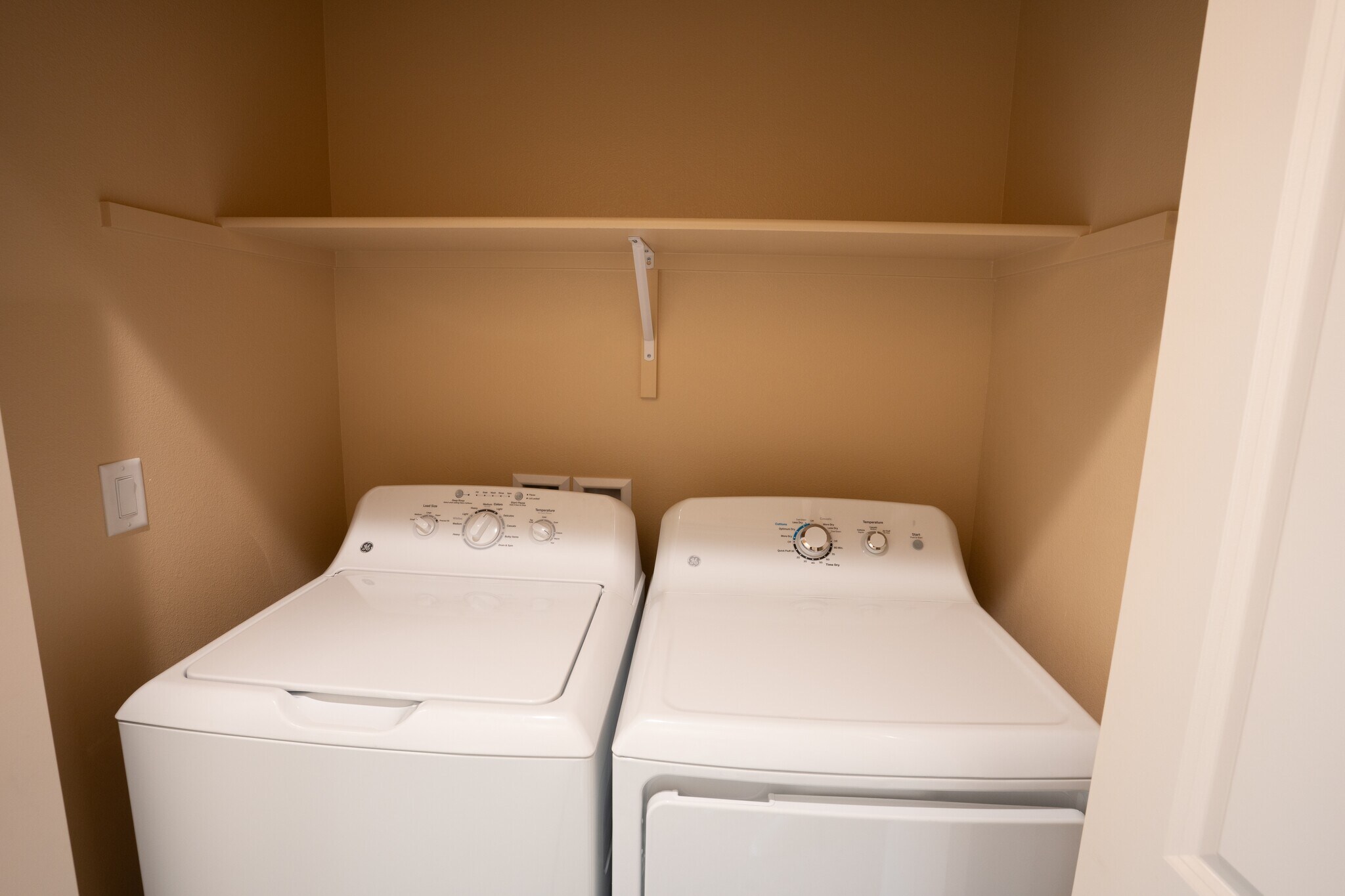 Building Photo - 5887 Joynak St S