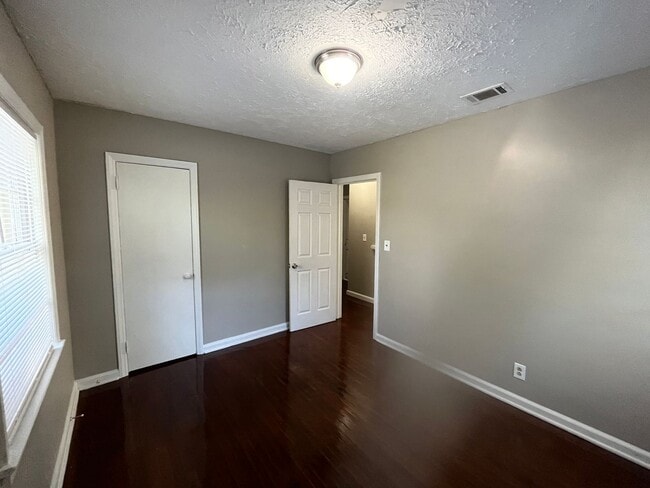 Building Photo - **UPCOMING**4 Bedroom / 2 Bathroom Home fo...