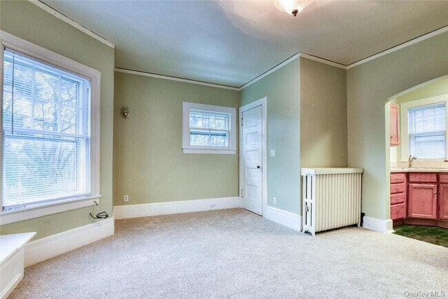 Building Photo - 25 Maple Ave