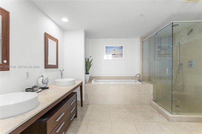 Building Photo - 465 Brickell Ave