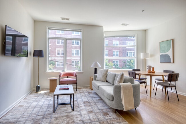 Building Photo - 800 Madison St