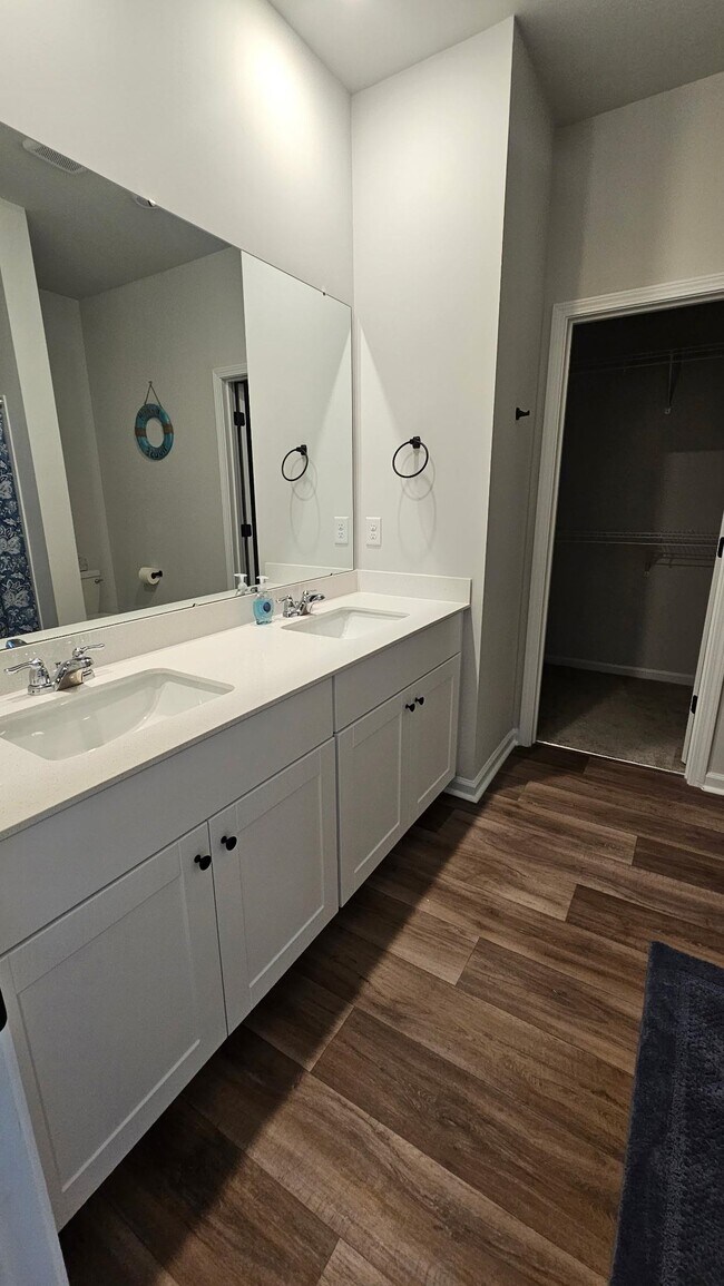 Building Photo - 515 Southwind Way