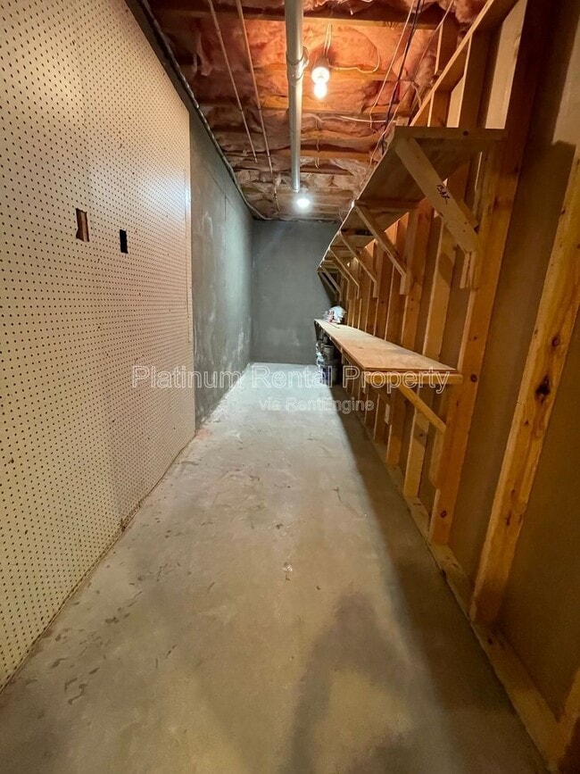 Building Photo - 870 Ingleside Dr