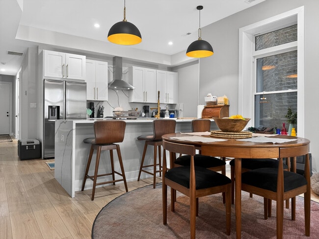 Building Photo - 2451 N Albany Ave