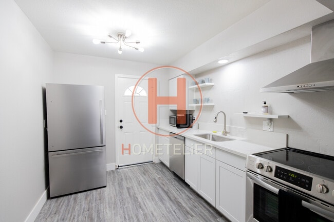 Building Photo - 2812 N 17th Pl