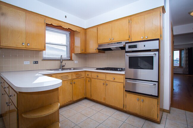 Building Photo - 8729 N Wisner St