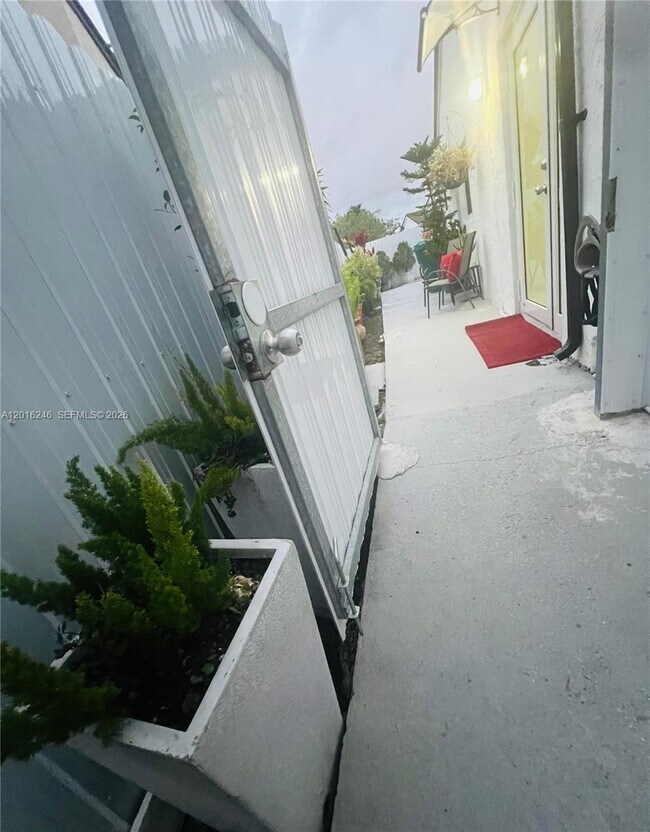 Building Photo - 2500 SW 131st Ct