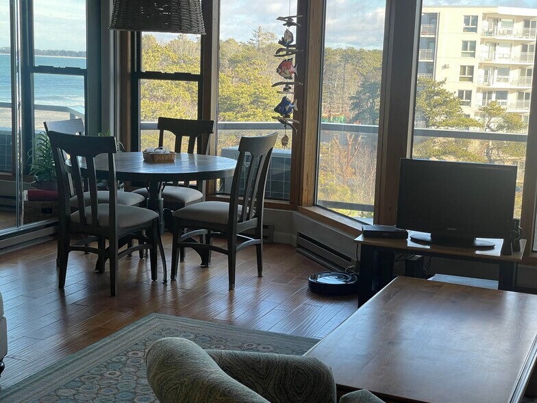 Building Photo - 215 E Grand Ave