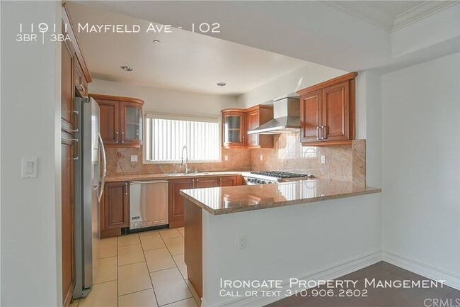 Building Photo - 11911 Mayfield Ave