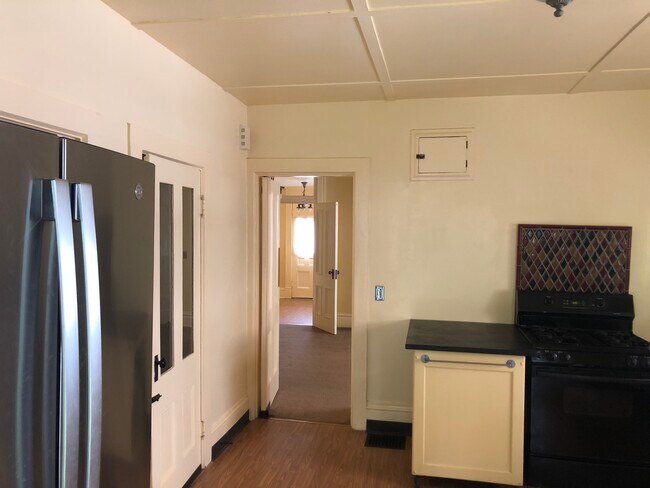 Back door to front - 30 NE Stanton St