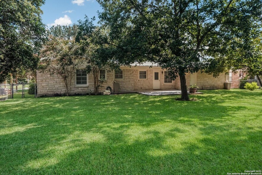 Building Photo - 255 Millwood Ln