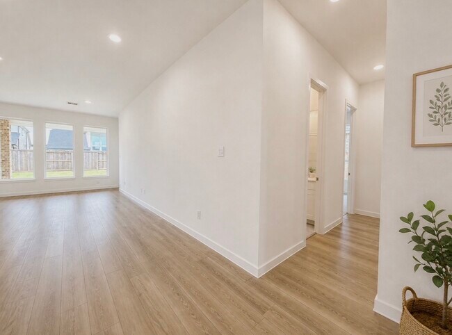 Building Photo - 31026 Sun Vly Dr