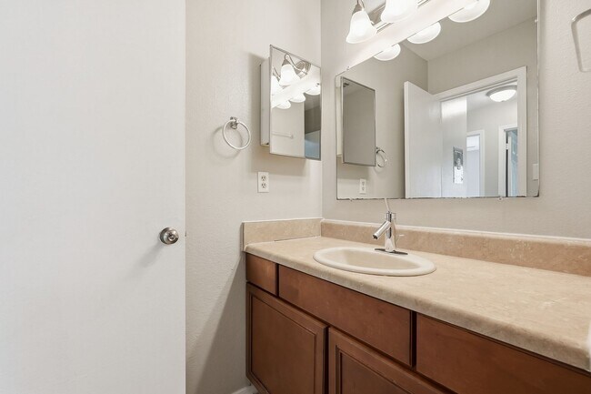 Building Photo - 8160 Stonebrook Dr
