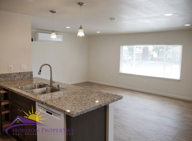 Building Photo - 2221 Rhoda Way