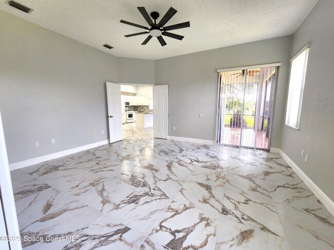 Building Photo - 501 Carmel Dr