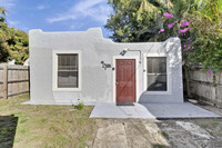 Building Photo - 615 El Vedado