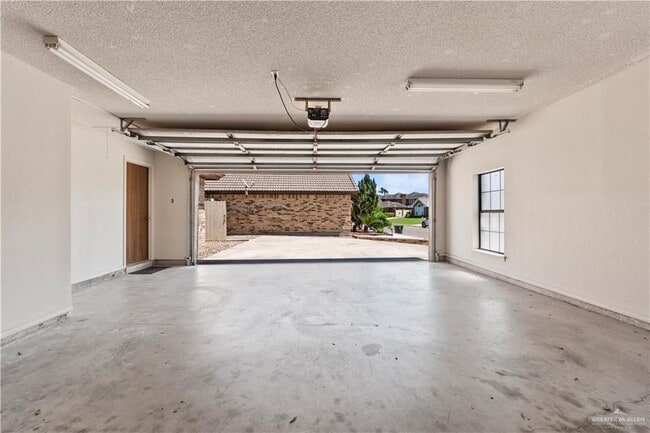 Building Photo - 29 Rio Grande Dr