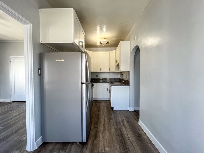 Interior Photo - 636 Chestnut Avenue