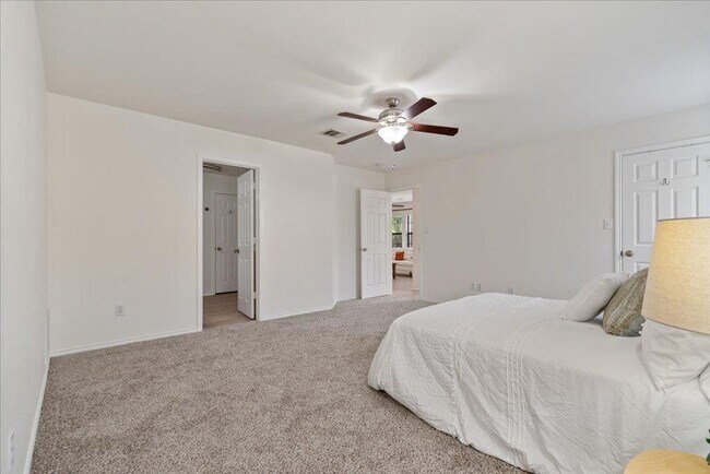 Building Photo - 708 Yosemite Trail