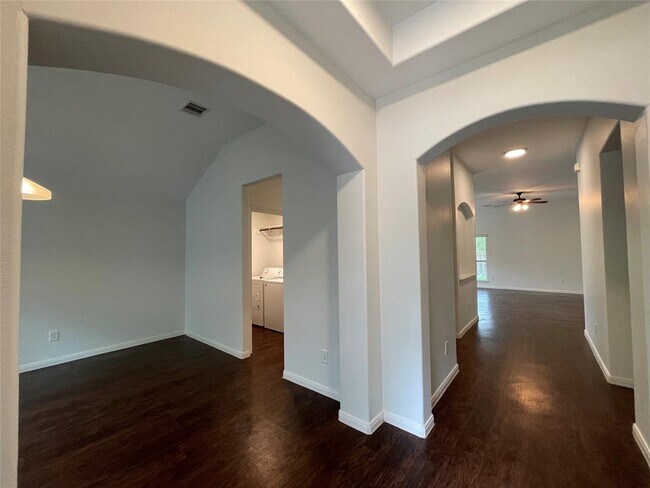Building Photo - 13429 Raintree Dr