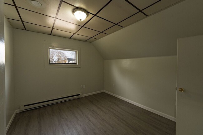 Building Photo - Spruce (294)