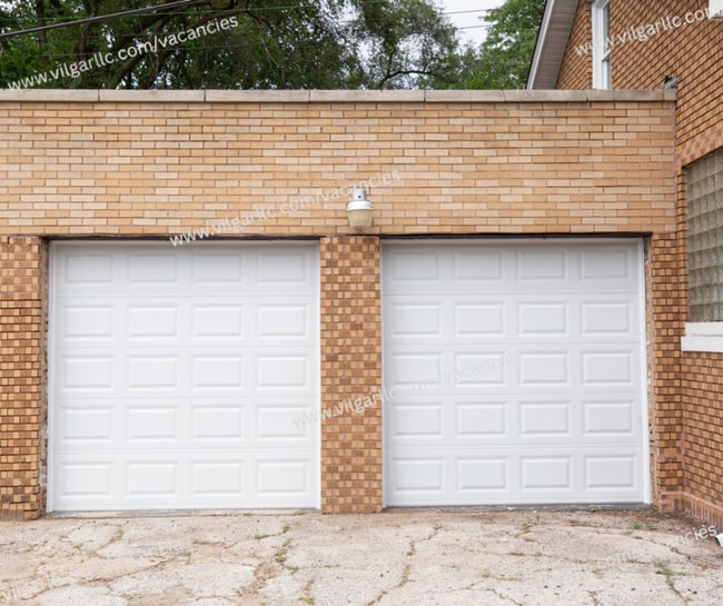 Building Photo - SPECIAL OPPORTUNITY – LARGE 6 BEDROOM RELATED-LIVING HOME