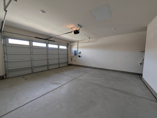 Building Photo - 821 Highlands Dr