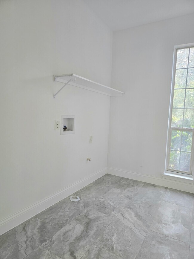 Building Photo - 20315 Lakeland Falls Dr