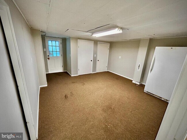 Building Photo - 6405 White Oak Ct