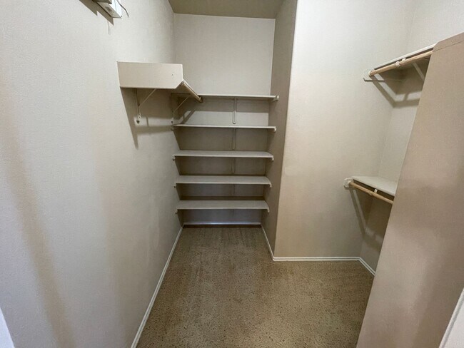 Building Photo - 6704 Golden Oak Ln