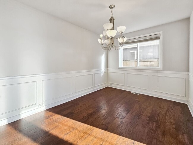 Building Photo - Updated 3-Bedroom Home with Deck Near Renton Landing