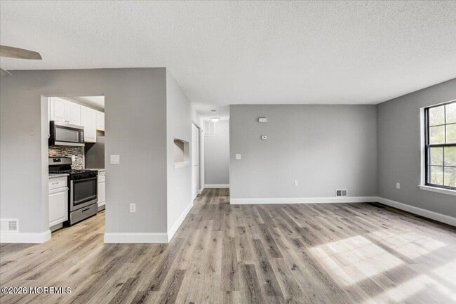 Building Photo - 306 Larkspur Ln