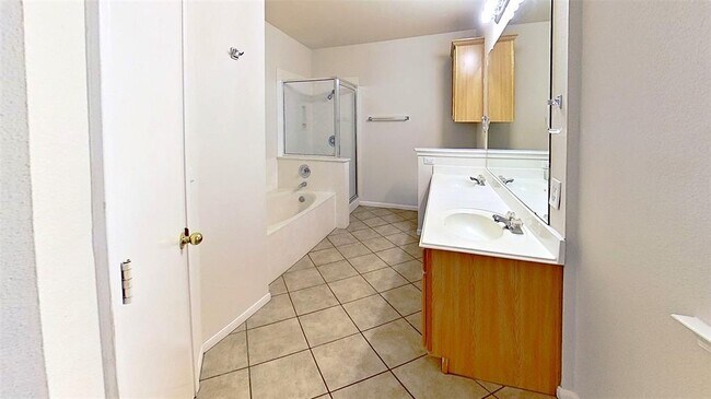 Building Photo - 903 Lantana Dr